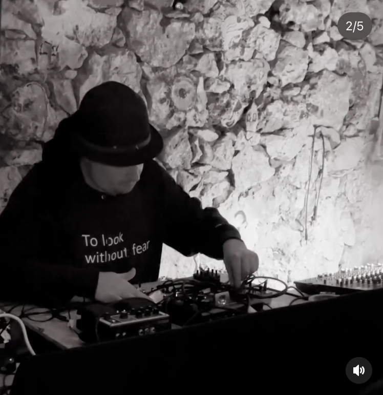 Freie Live-Improvisation von Cellarkalt auf dem Mapa de Ruido Festival